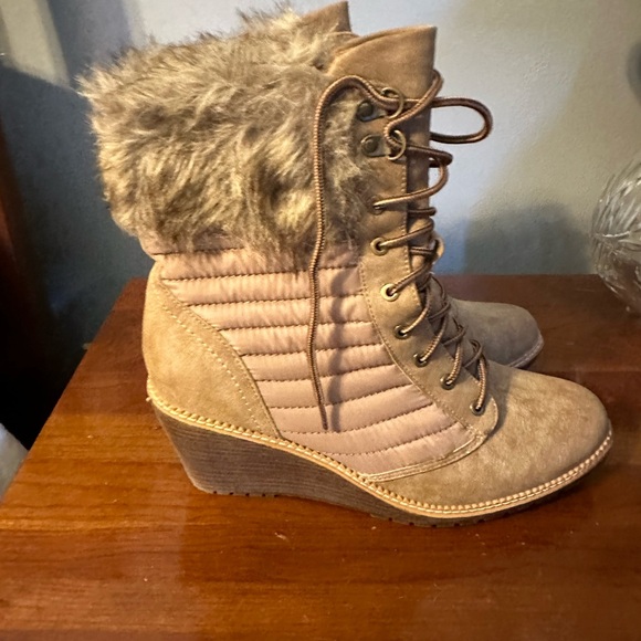 Zigi Soho Taupe Faux Fur Booties. Never worn - Picture 4 of 6
